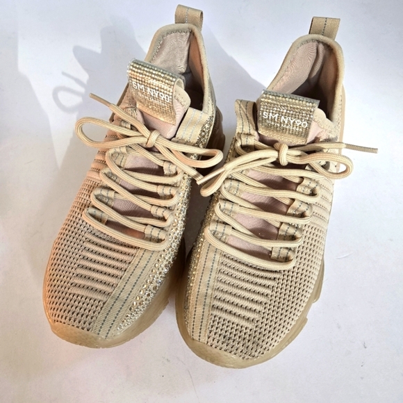 Steve Madden Womens Maxima Beige neutral jewel Sneaker Size 7.5 - Picture 2 of 8